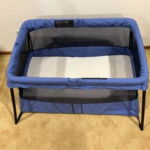 Baby Bjorn travel crib